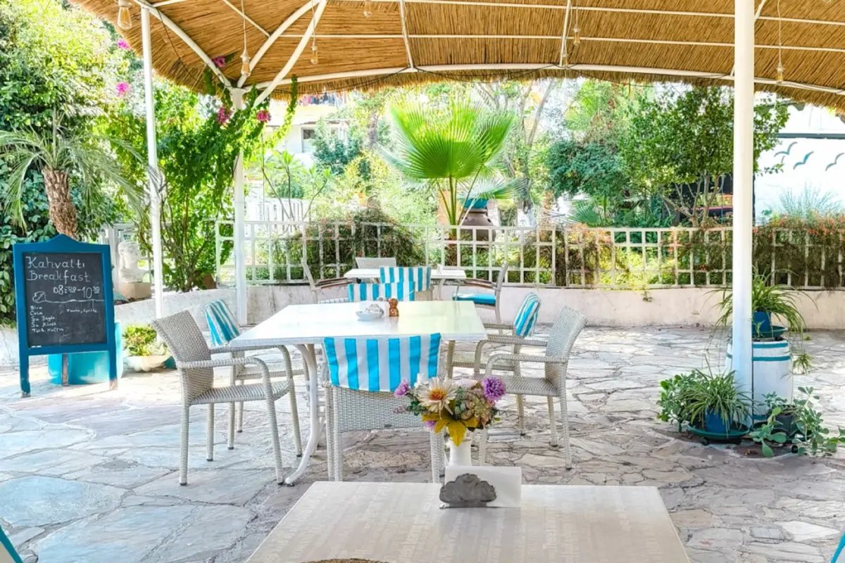 Стол — Erendiz Garden Hotel