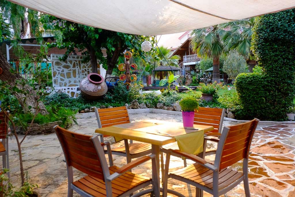 Стол — Erendiz Garden Hotel