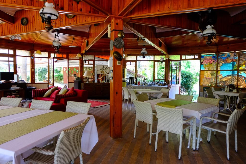 Стол — Erendiz Garden Hotel