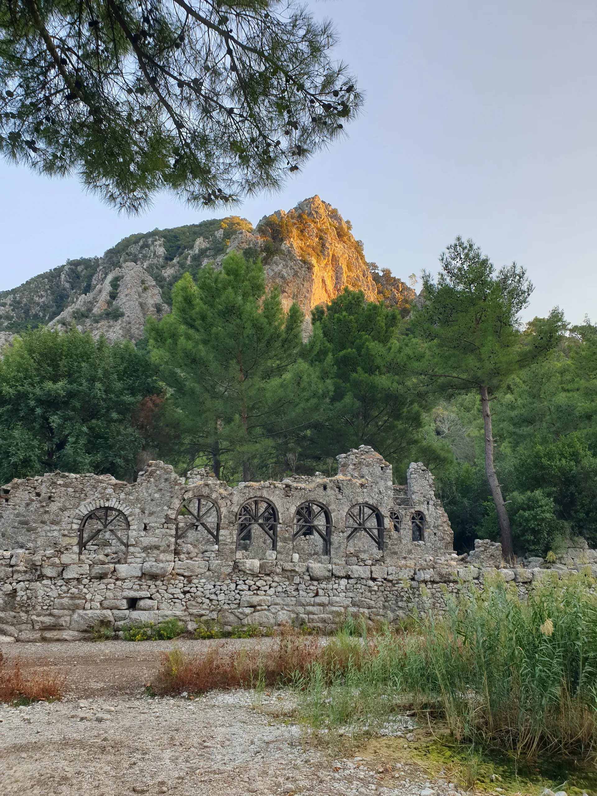 Ruines et falaises boisées à Olympos (photo d’archives, 2021)