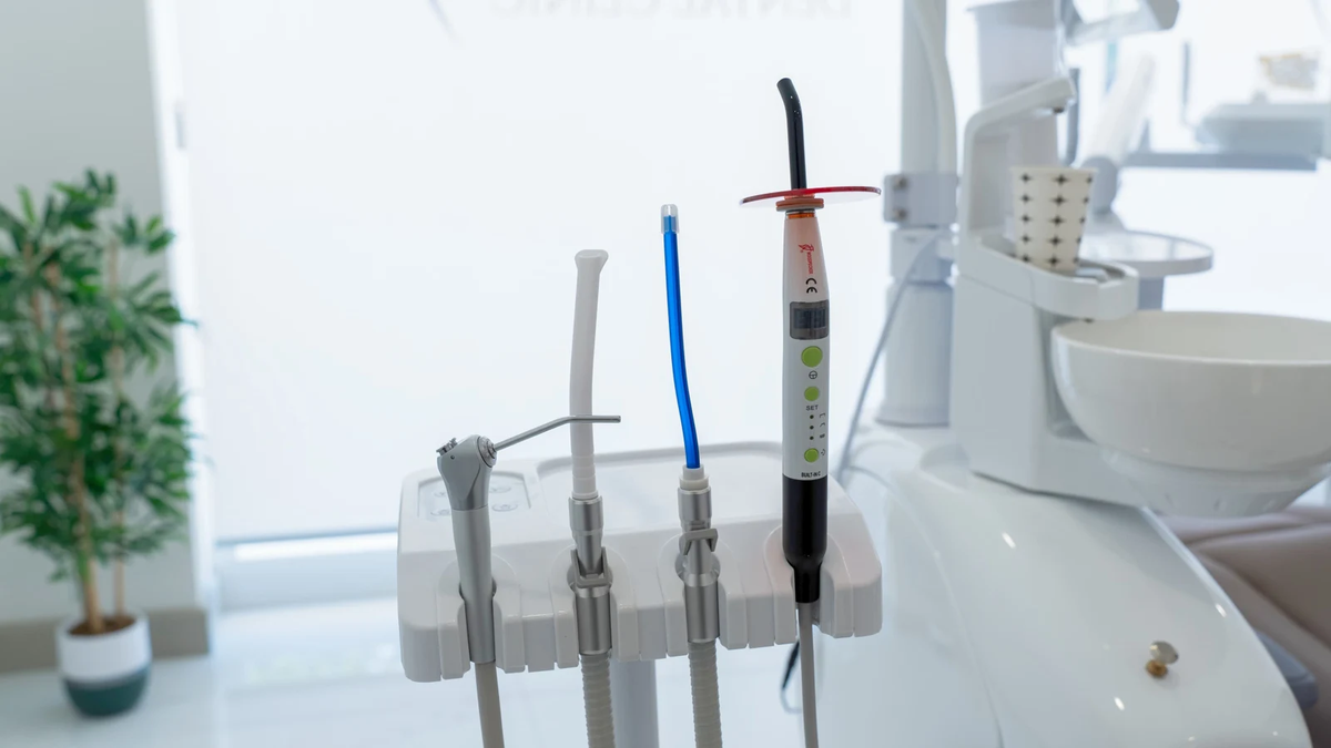Equipment in a dental treatment room