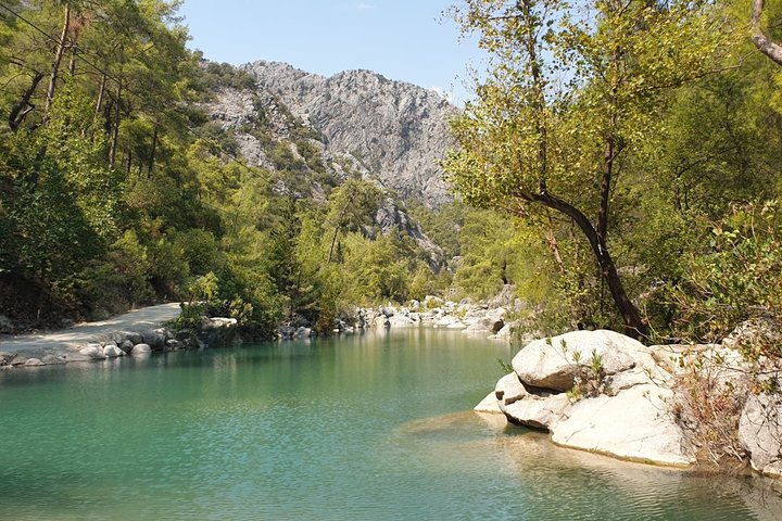 Turquoise-green water between rocks and wooded slopes in Göynük Canyon