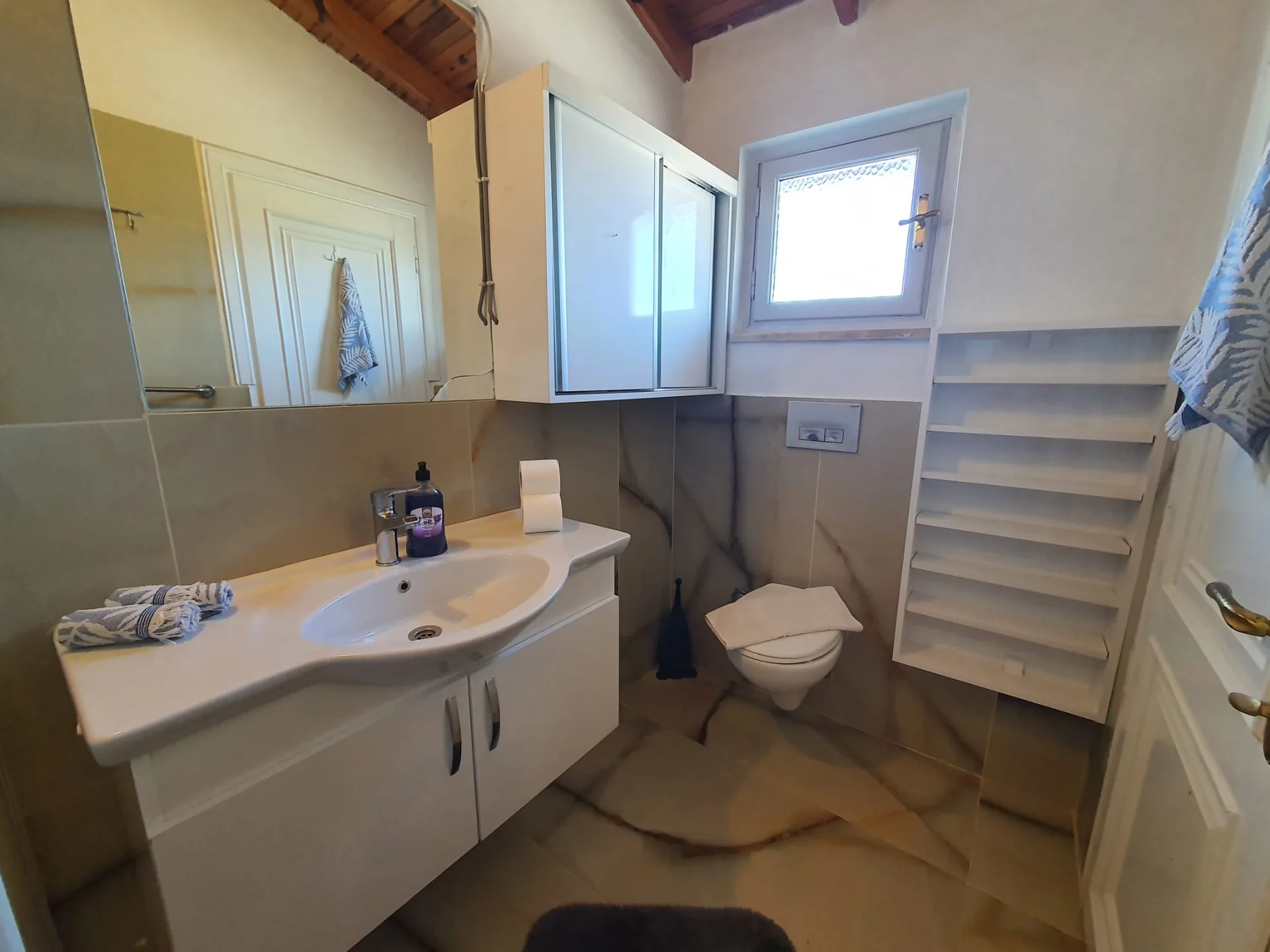 Room 26: bathroom