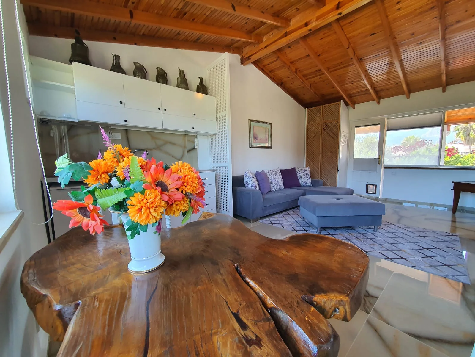 Room 26: table and living area