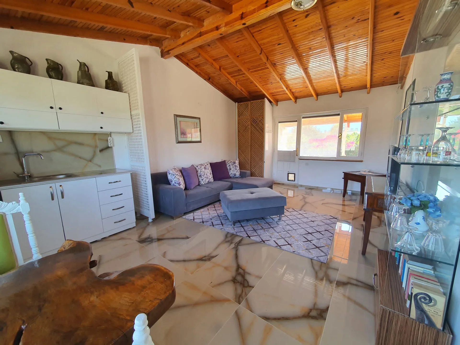 Room 26: living area with kitchenette