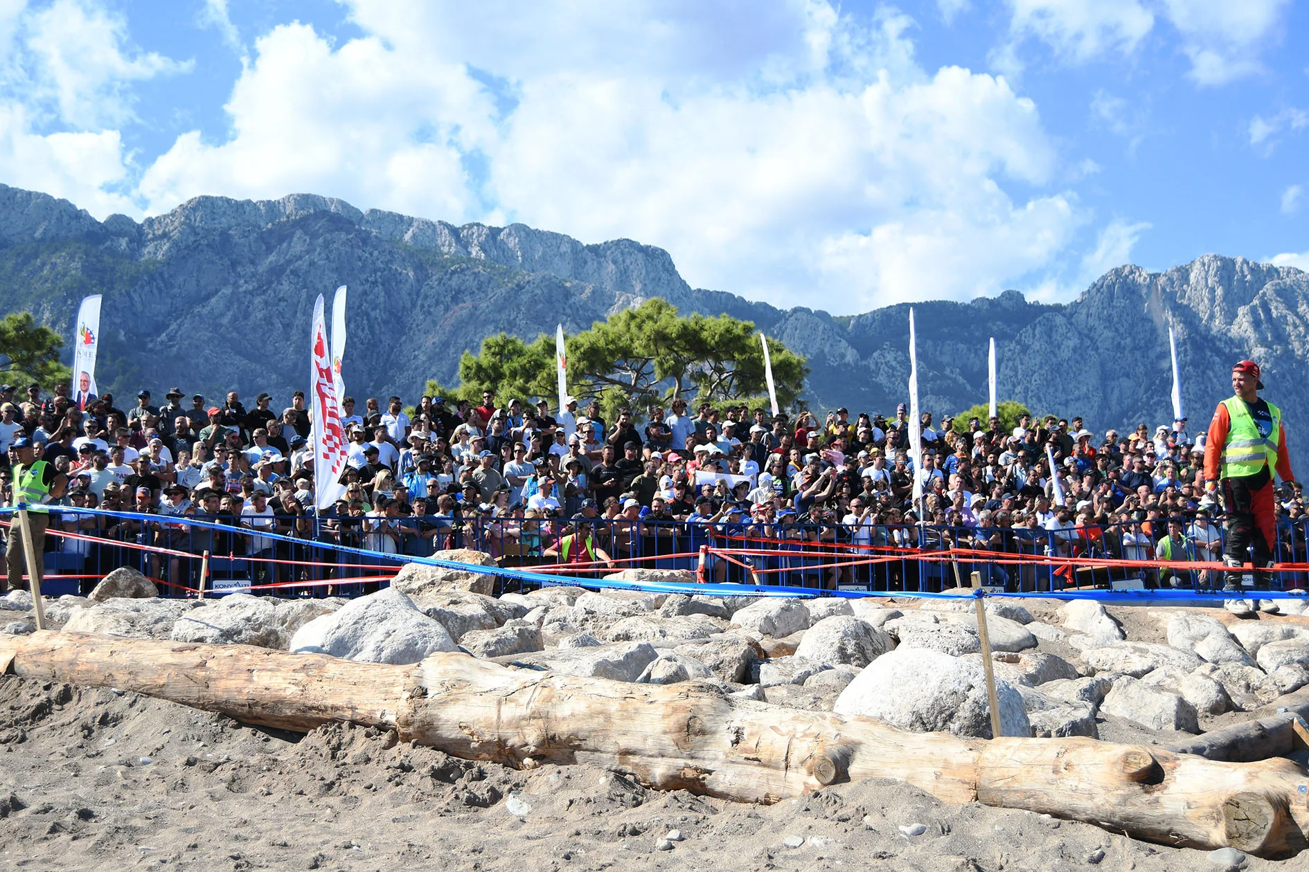 Sea to Sky 2025: spectators at the beach course in Kemer