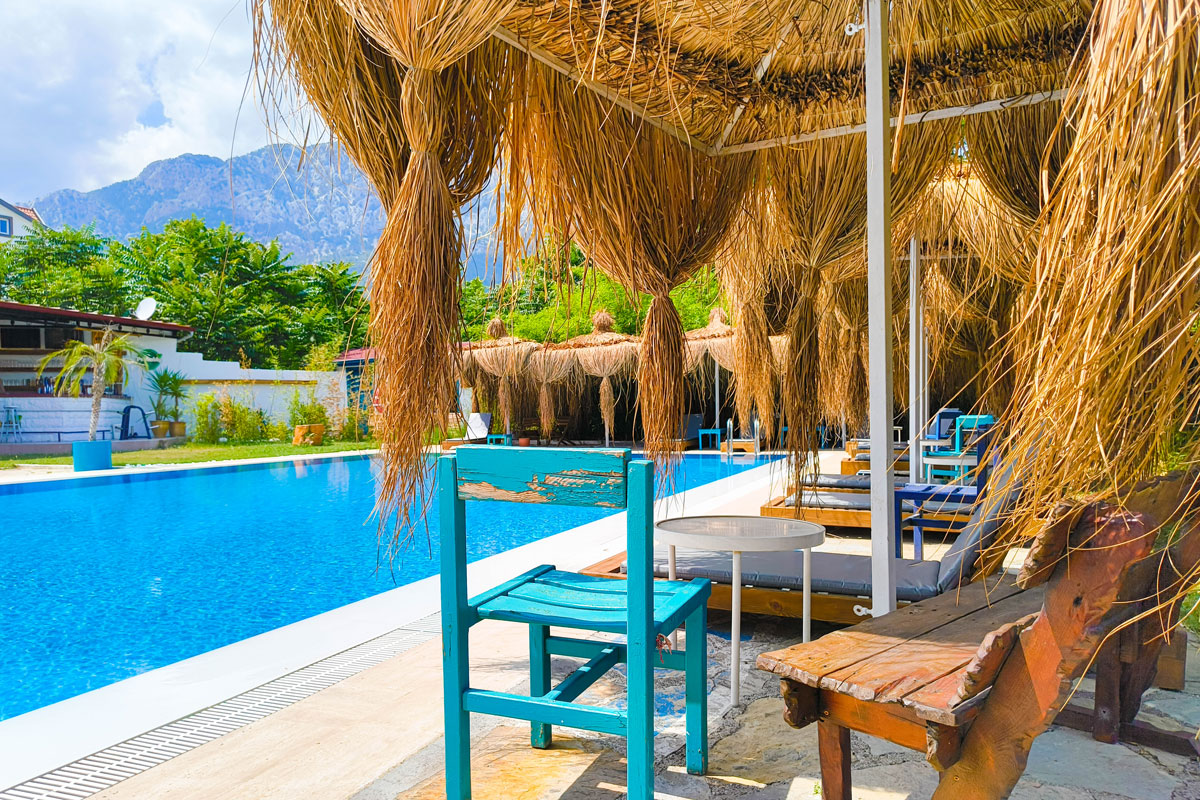 seating-by-the-pool